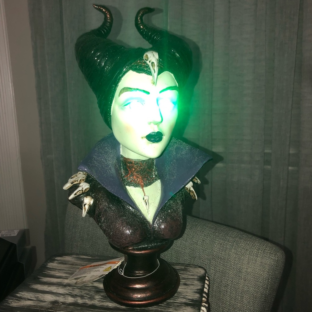 🖤 Maleficent Bust - LED - Picture 7 of 7